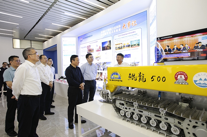 翁祖亮到長(zhǎng)沙礦冶院開(kāi)展調(diào)查研究