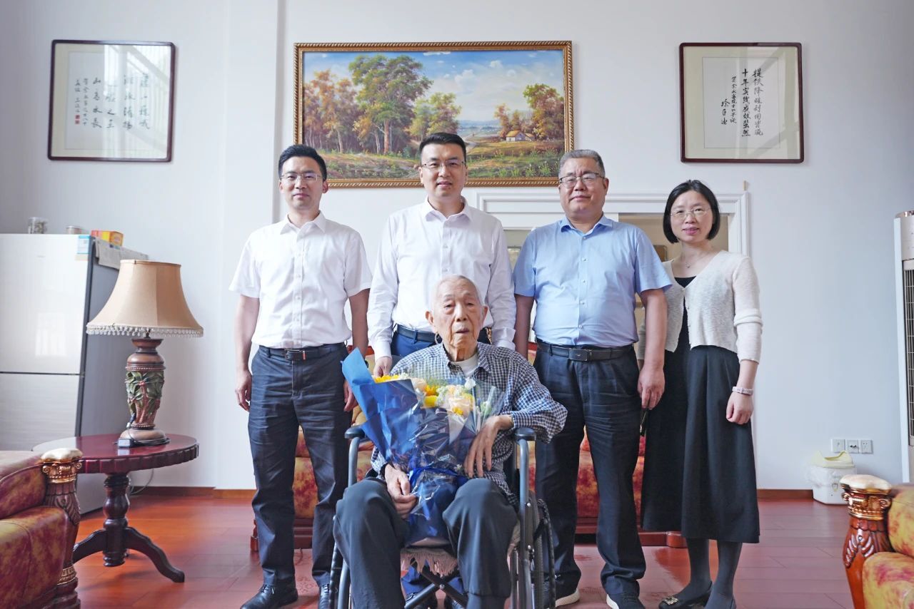 長(zhǎng)沙礦冶院黨委開展"七一"走訪慰問