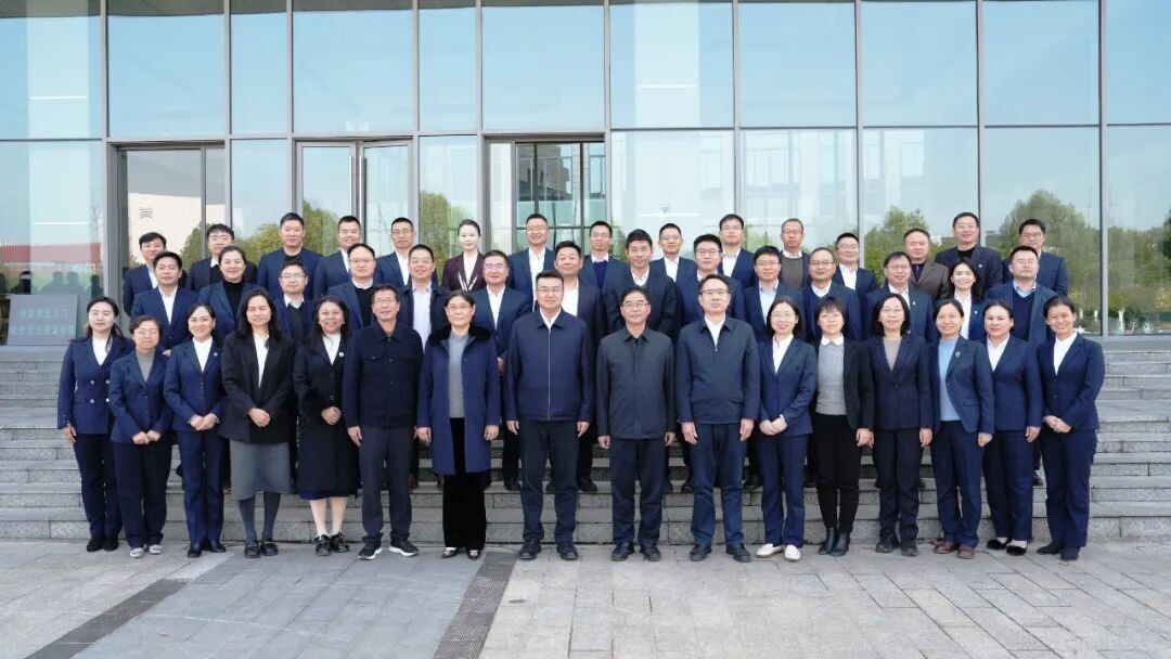 長(zhǎng)沙礦冶院2025年關(guān)鍵崗位干部管理能力提升班結(jié)業(yè)